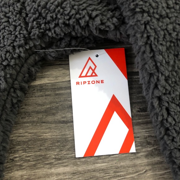 SOLD * NEW! RIPZONE Sherpa Pullover - Picture 7 of 9